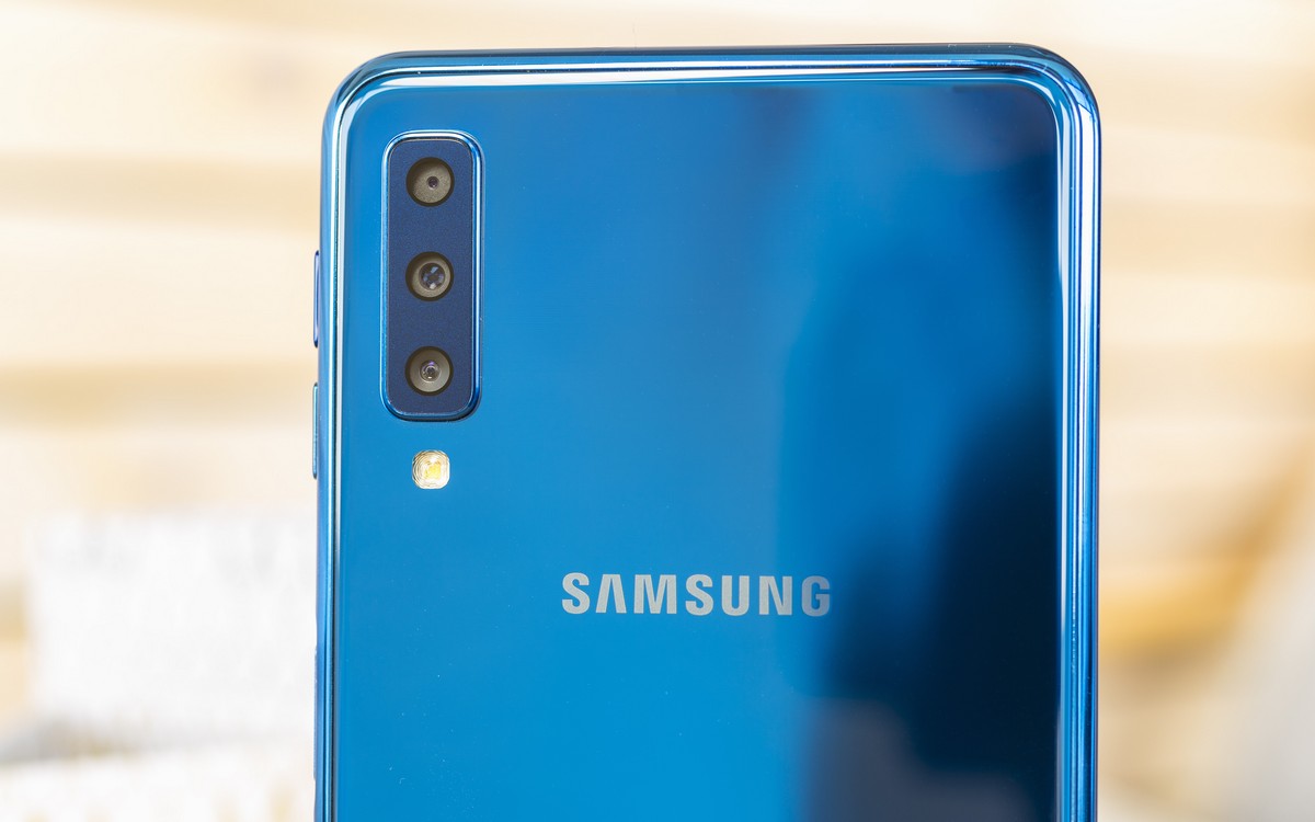 Samsung Galaxy A7: Siêu phẩm phân khúc tầm trung