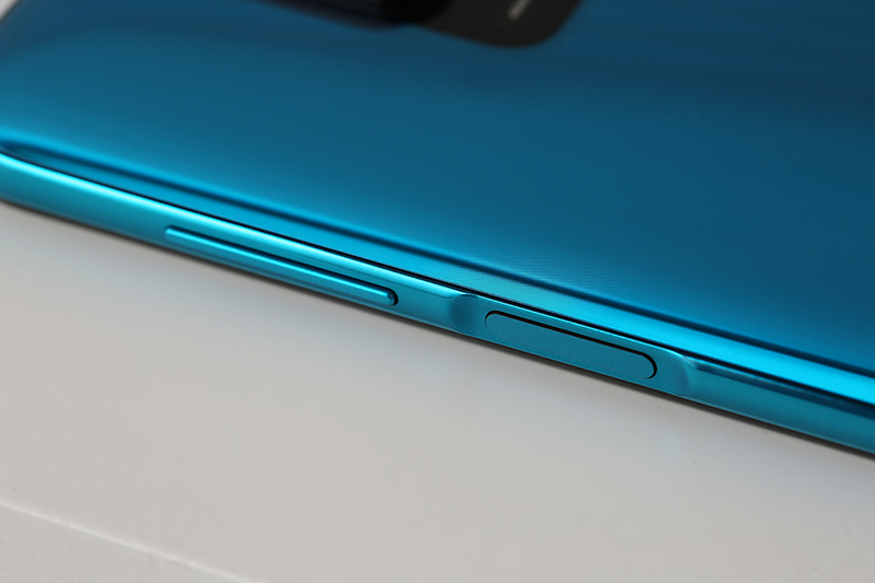 Điện thoại Redmi Note 9s | Thiết kế bên cạnh với cảm biến vân tay