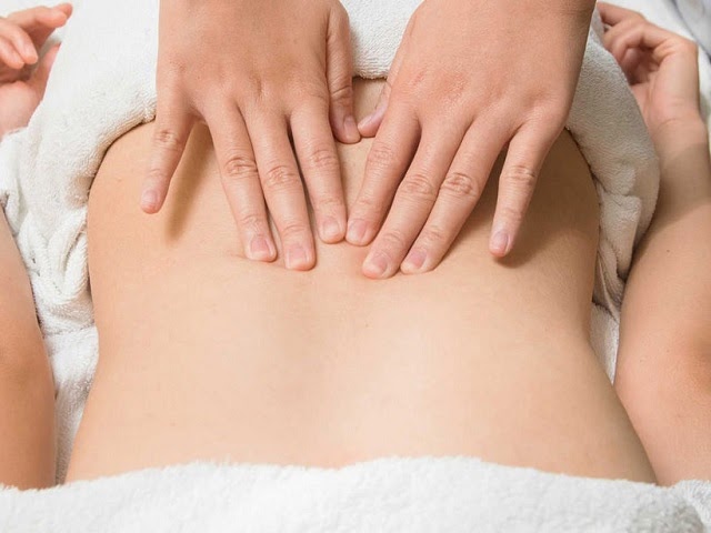 ghế massage hỗ trợ điều trị đau lưng